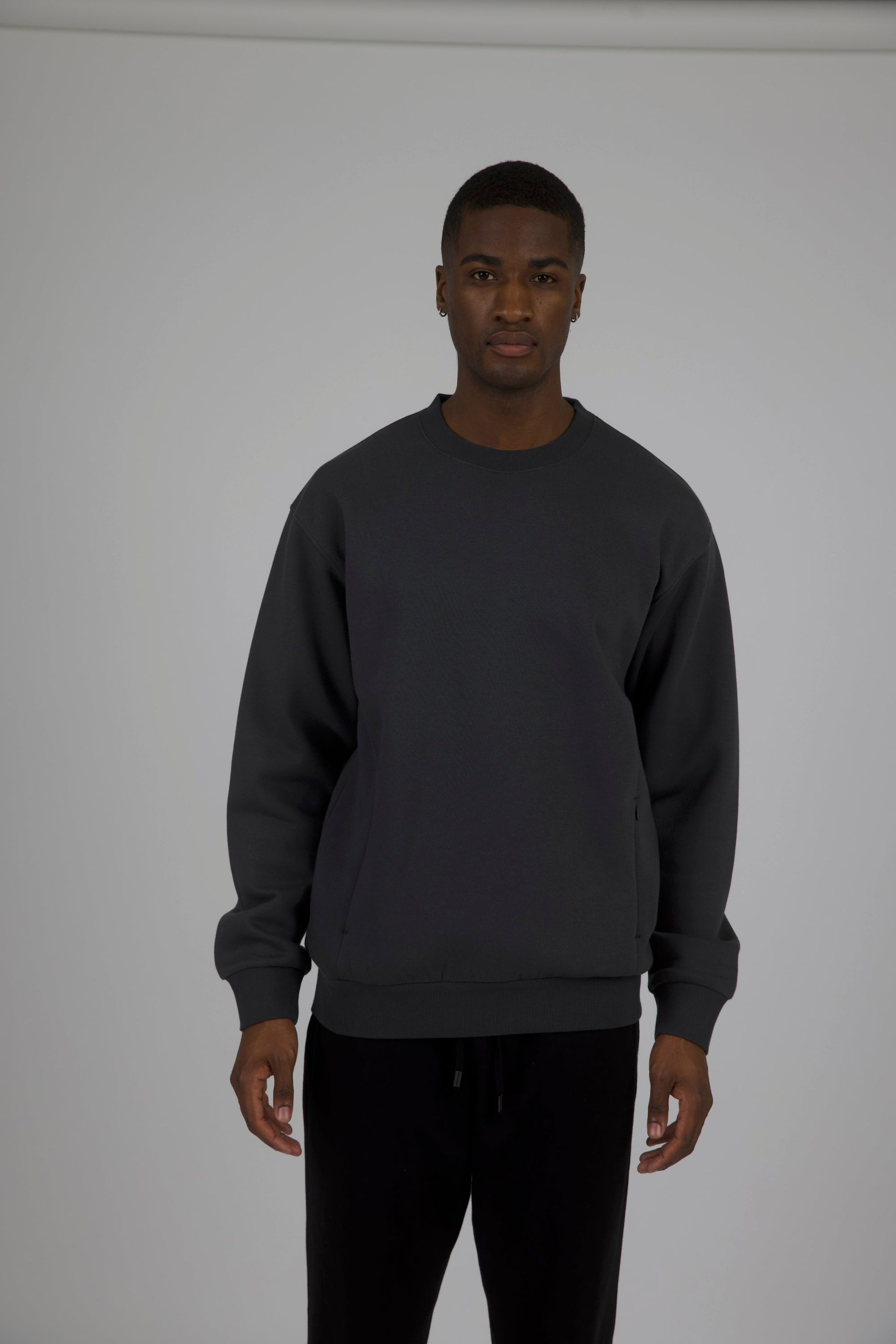 7115+ CREW NECK WITH INVISIBLE ZIP